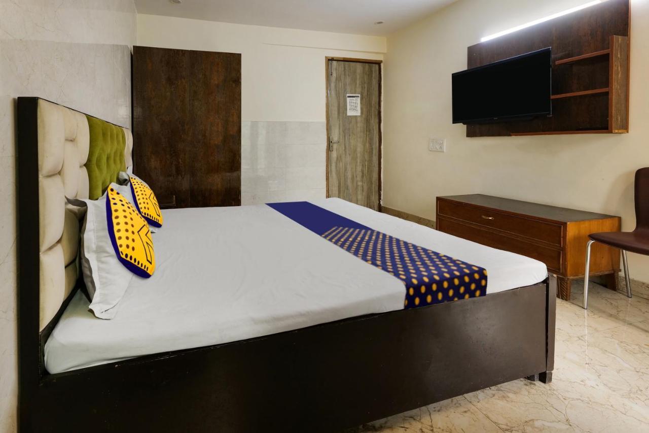 Oyo Flagship 81486 Hotel Mahalaxmi Guesthouse New Delhi Ngoại thất bức ảnh